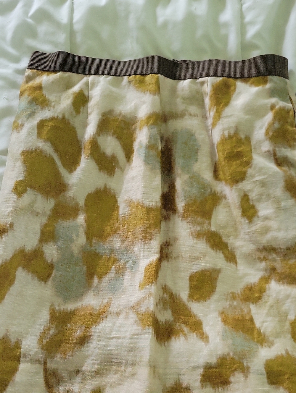 Ann Taylor LOFT 10P Pencil Skirt in Olive, Cream and Taupe Print